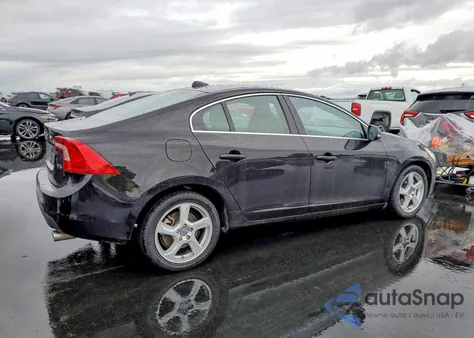 2013 Volvo S60 T5 z USA, uszkodzony, nr VIN YV1612FS2D1222206
